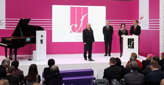 Niesamowite wn�trze muzeum Fryderyka Chopina - zdj�cia
