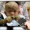 Makabra! Lekarze nazywaj� go "ch�opcem-ryb�"
