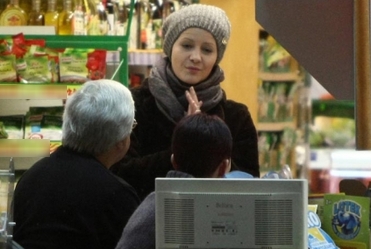 Ma�gosia Ko�uchowska z u�miechem uzupe�nia lod�wk�!