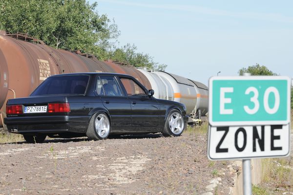 BMW E30 320i sedan