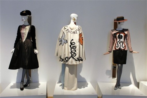 Francja-Yves Saint-Laurent-wystawa