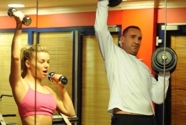  Saleta pakuje na si�owni. Zobacz!
