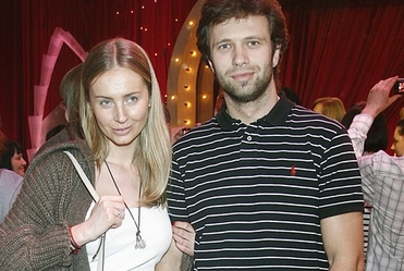 Agnieszka Szulim z torebk� Prady - FOTO