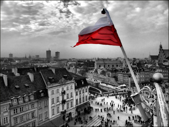 Flaga Polski na wie�y ko�cio�a �w. Anny