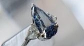Rzadki b��kitny diament sprzedany za 6.4 mln dolar�w 
