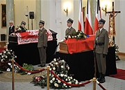 Trumny Prezydenta Lecha Kaczyńskiego i Pierwszej Damy Marii Kaczyńskiej w Pałacu Prezydenckim