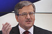 Komorowski wychodzi z cienia