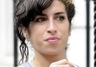 Amy Winehouse - bol� j� sztuczne piersi
