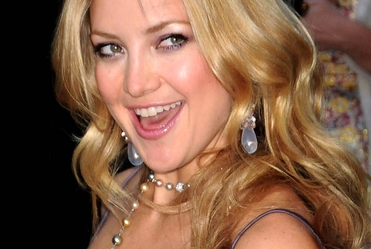 Kate Hudson pokaza�a nowy biust - FOTO