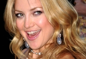 Kate Hudson pokaza�a nowy biust - FOTO