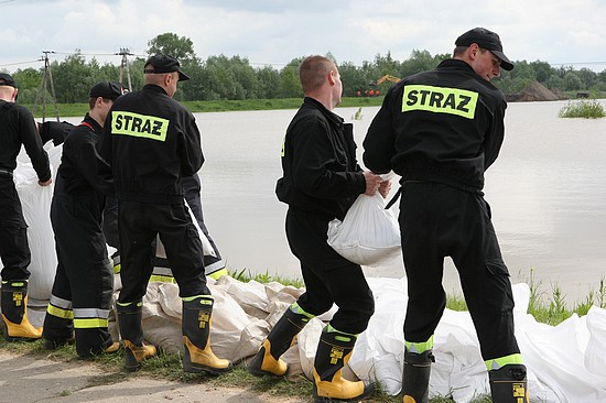 Dramatyczna walka na zaporze - zdj�cia