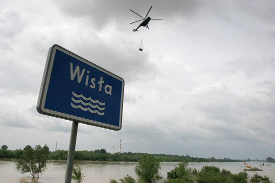 Sandomierz wci�� walczy z wod�