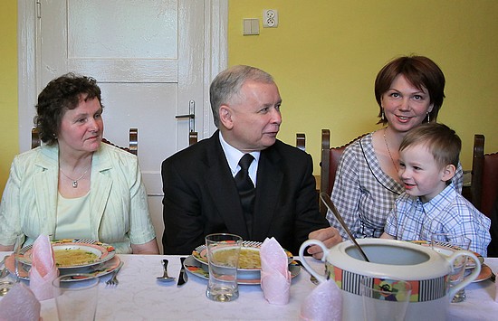 Jaros�aw Kaczy�ski na rodzinnym obiedzie - zdj�cia 