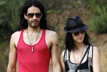 Russell Brand nie zaprosi� taty