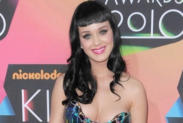 Russell Brand i Katy Perry nie chc� prezent�w