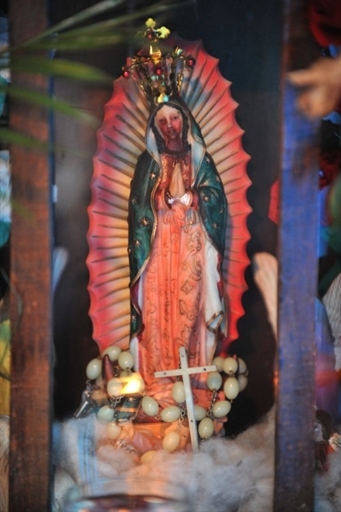 Cud? Figurka Maryi roni krwawe �zy  