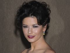 Gwiazdy poprawiaj� policzki