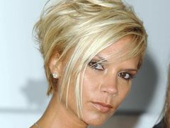 Victoria Beckham zmniejszy�a biust!