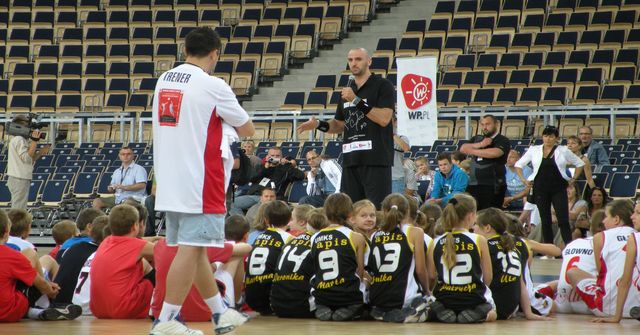 Marcin Gortat gra dla dzieci