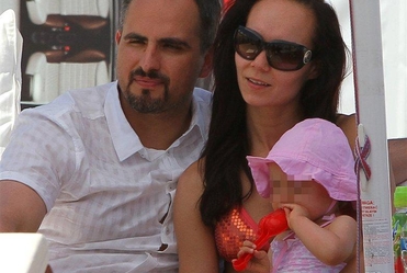 Egurrola zabra� rodzin� nad morze