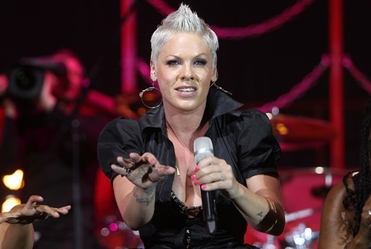 Pink mia�a wypadek na scenie!
