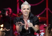 Pink mia�a wypadek na scenie!