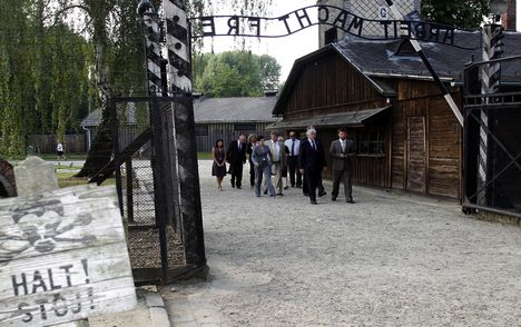 Izraelscy edukatorzy szkol� si� w Muzeum Auschwitz