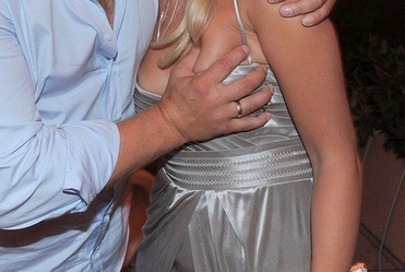 Kto si� tak ob�ciskuje na salonach? FOTO
