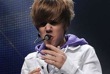 Justin Bieber oblegany przez fanki! WIDEO