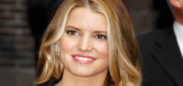 Jessica Simpson pod��a tropem pi�kna w nowym programie MTV Polska
