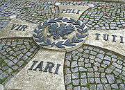 Krzyż Virtuti Militari na Westerplatte - jeszcze przed<br />
zniszczeniem
