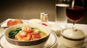 Ekskluzywny lot: w ��ku i z cateringiem 