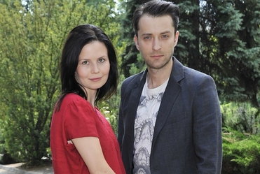 Filip Bobek i mi�o�� w hotelu