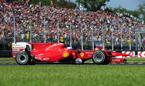 alonso_470_ferrari_wlochy_bolid_bokiem_2010.jpeg