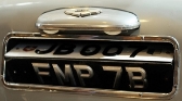 Aston DB5 Martin, kt�rym je�dzi� Bond, na aukcji 