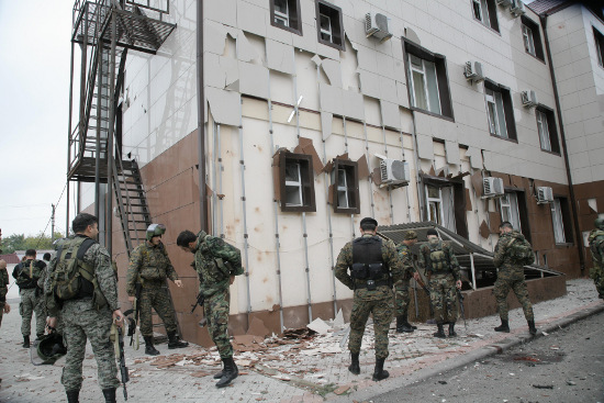 grozny_zolnierze_budynek_ap550.jpeg
