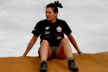 Spocona Anna Dereszowska na pustyni