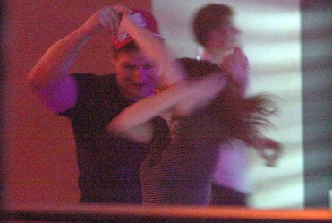 Go�ota ta�czy nawet wychodz�c z taks�wki! FOTO