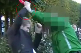 Zaatakowa� policjanta penisem!
