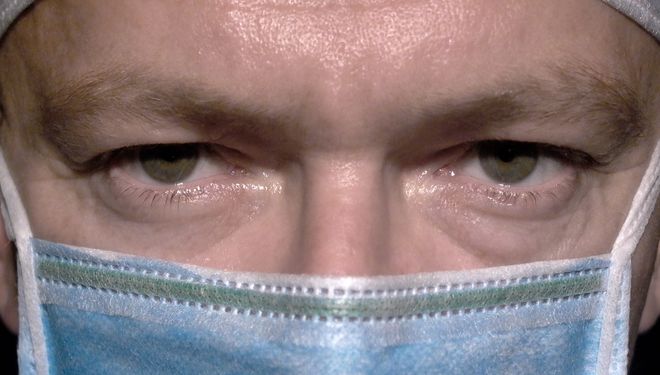 Przyszła z grypą, lekarz kazał jej zdjąć majtki