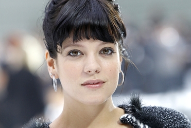 Lily Allen poroni�a
