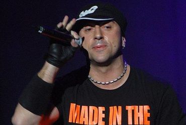 Lider Boys�w nie zabiera �ony na koncerty, bo brali j� za...