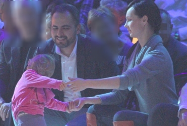 Egurrola oswaja c�reczk� z ta�cem FOTO
