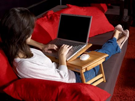 Pomys� na prezent - stolik pod laptop 