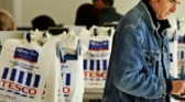 W Tesco mo�na p�aci� z�otem 