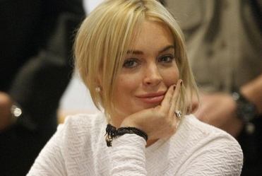 Lindsay Lohan zapomnia�a zap�aci� za naszyjnik?!