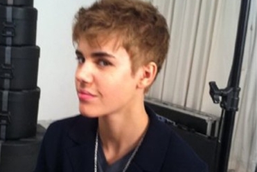 Justin Bieber obci�� w�osy!