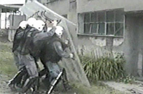 To jest naprawd� niebezpieczna praca - zobacz film