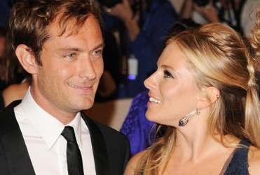 Sienna Miller i Jude Law nie maj� �alu
