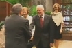 By�y prezydent USA i przyw�dca Kuby u�cisn�li r�ce - film